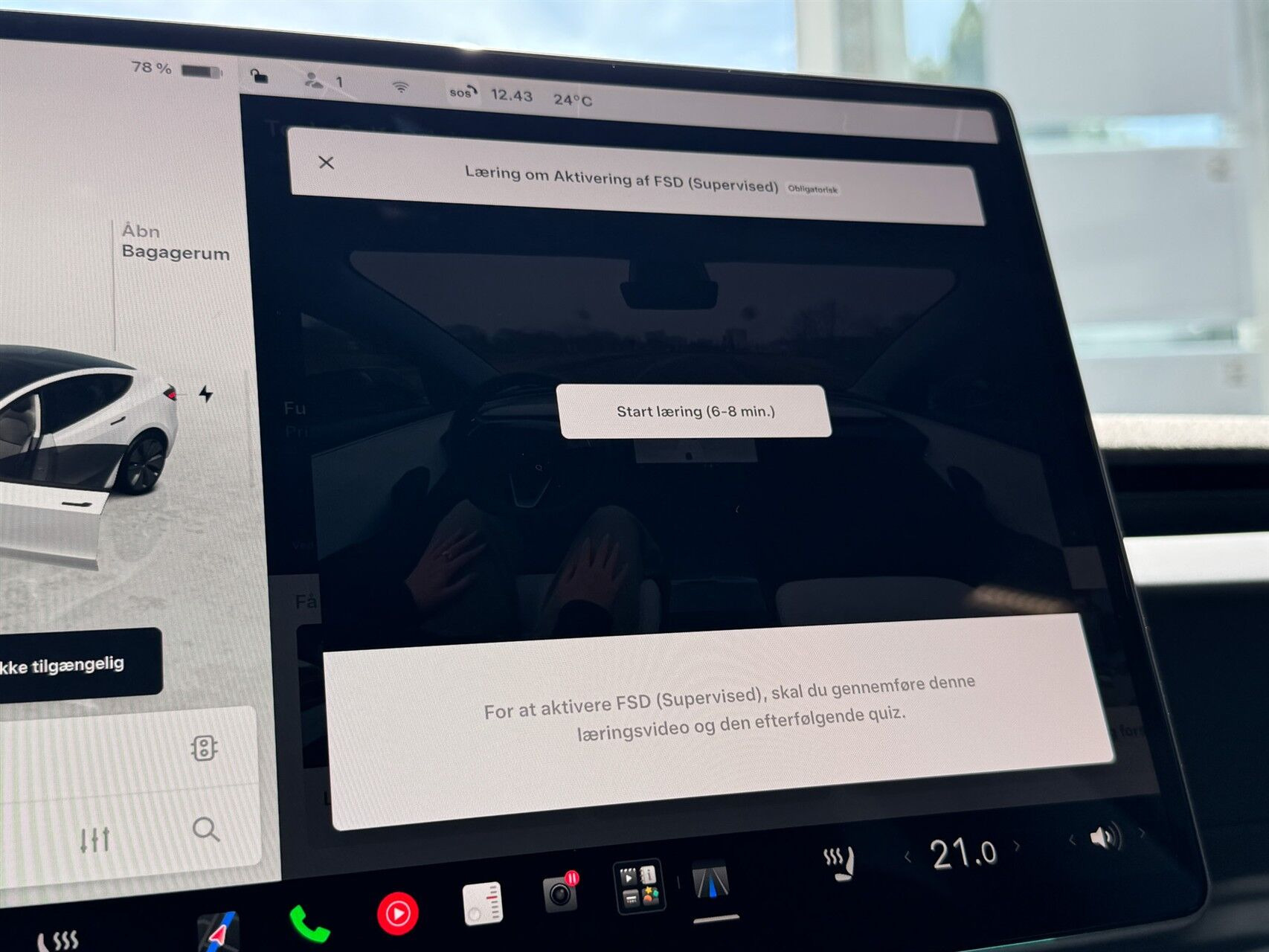 Hvid Tesla Model 3 fra 2024
