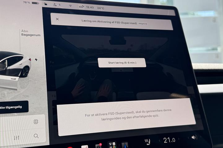 Hvid Tesla Model 3 fra 2024