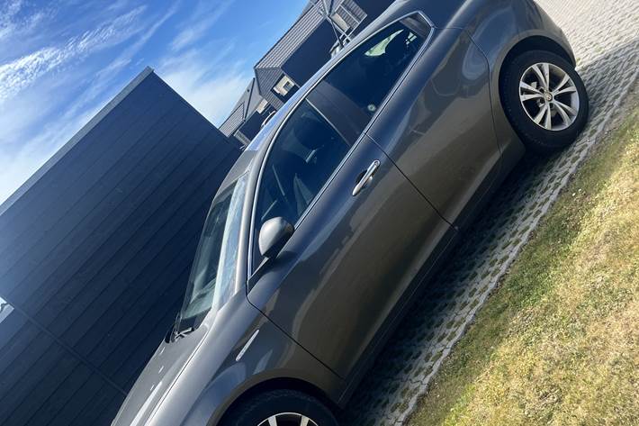 Grå Alfa Romeo Giulietta fra 2011