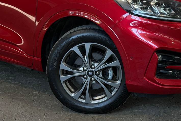 Grå Ford Kuga fra 2022