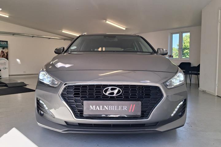 Grå Hyundai i30 fra 2018