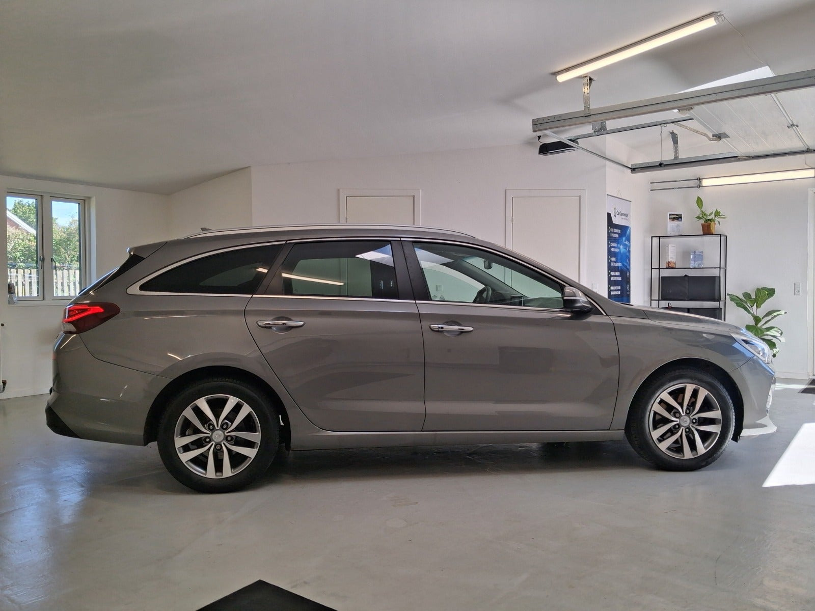 Grå Hyundai i30 fra 2018
