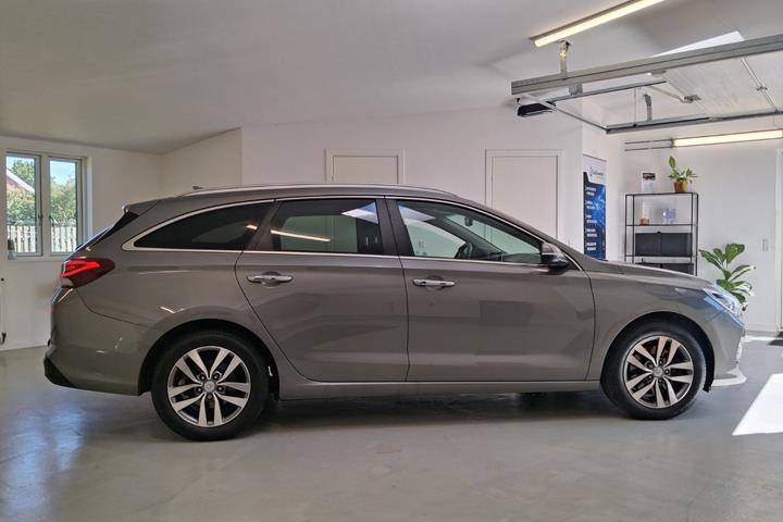 Grå Hyundai i30 fra 2018