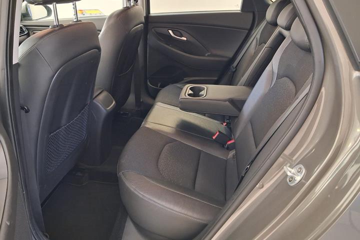 Grå Hyundai i30 fra 2018