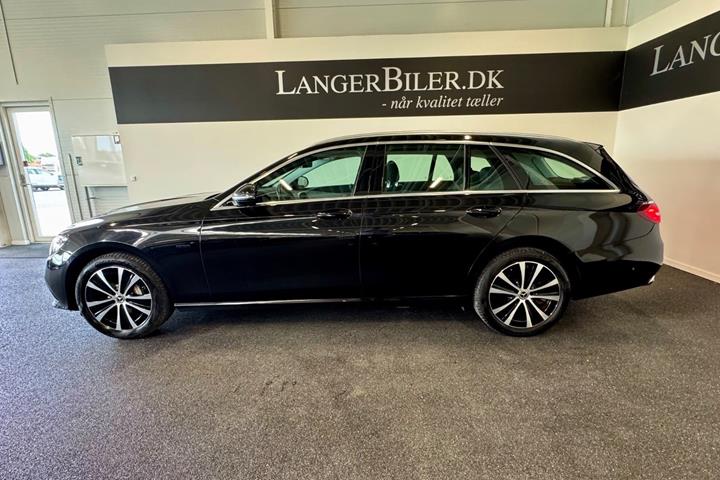 Sort Mercedes E300 de fra 2021