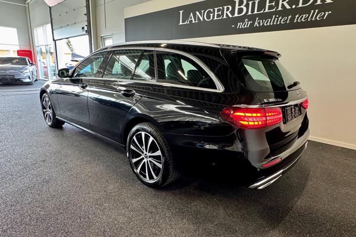 Sort Mercedes E300 de fra 2021