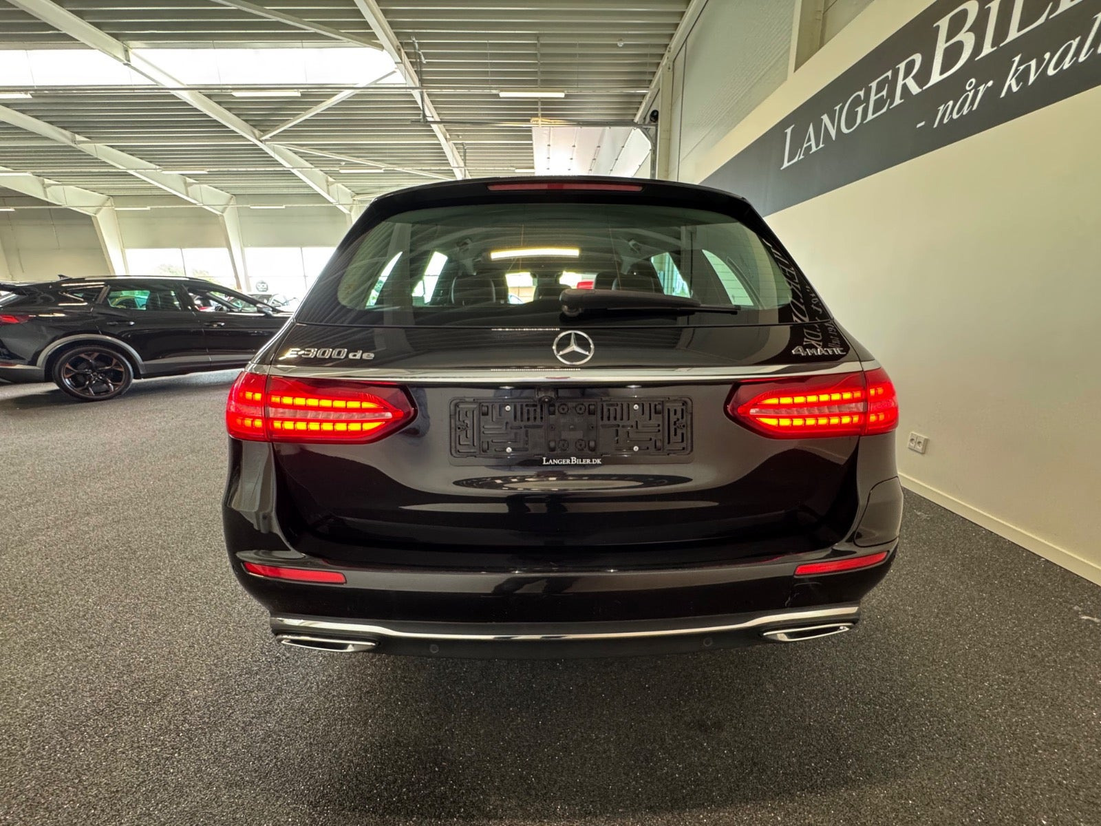 Sort Mercedes E300 de fra 2021