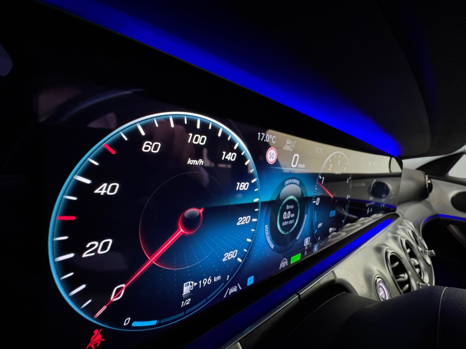 Sort Mercedes E300 de fra 2021