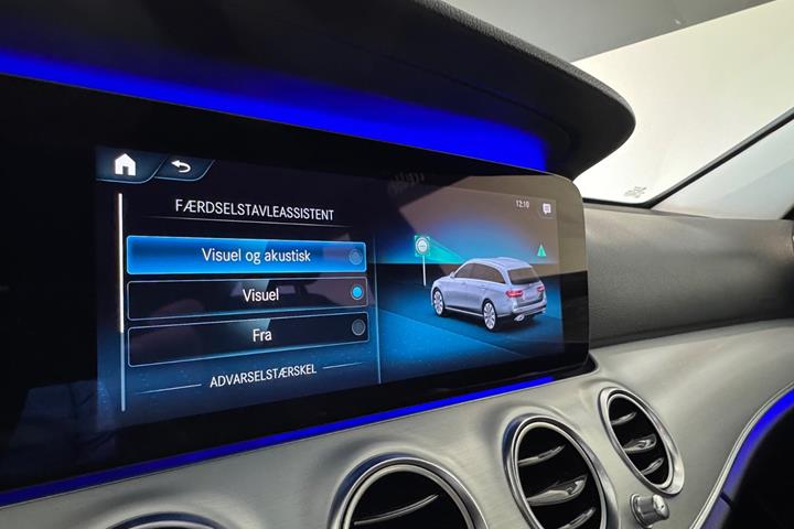 Sort Mercedes E300 de fra 2021