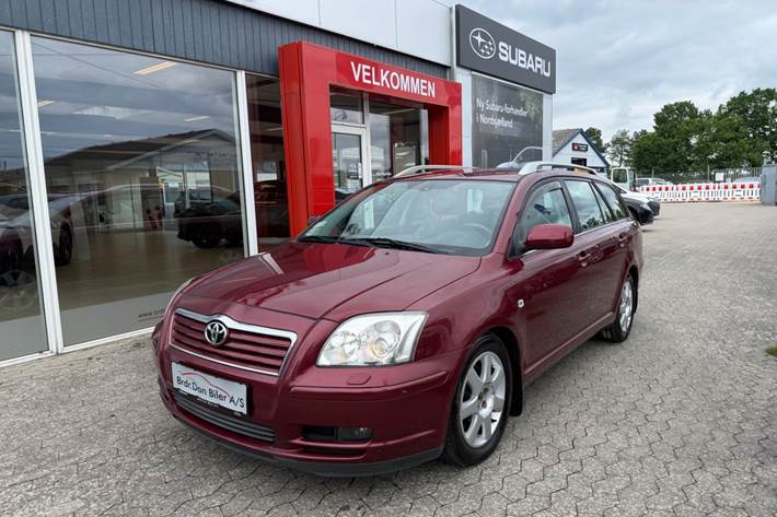 Grå Toyota Avensis fra 2006
