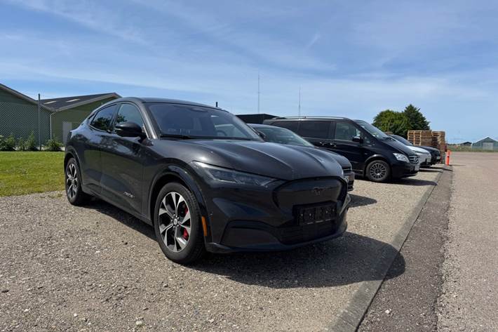 Grå Ford Mustang Mach-E fra 2022