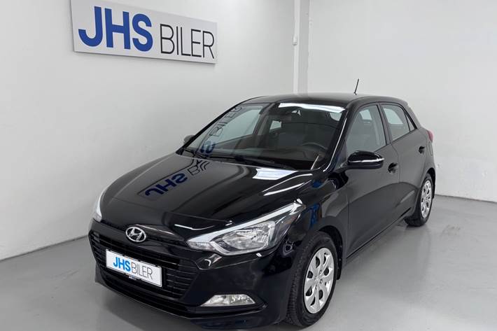 Sort Hyundai i20 fra 2017 set udefra