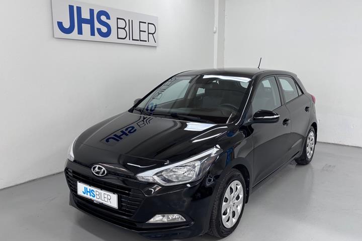 Sort Hyundai i20 fra 2017 set udefra