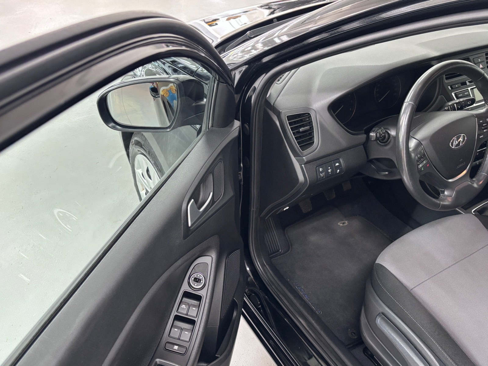 Sort Hyundai i20 fra 2017