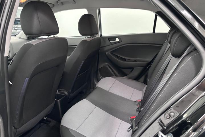 Sort Hyundai i20 fra 2017