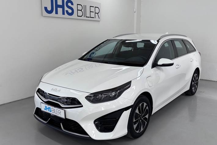 Hvid Kia Ceed fra 2022 set udefra