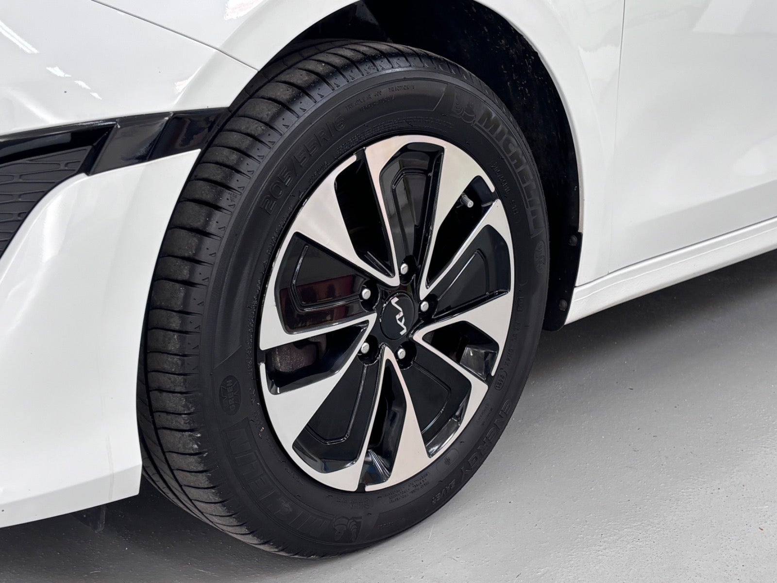 Hvid Kia Ceed fra 2022