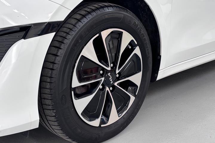 Hvid Kia Ceed fra 2022