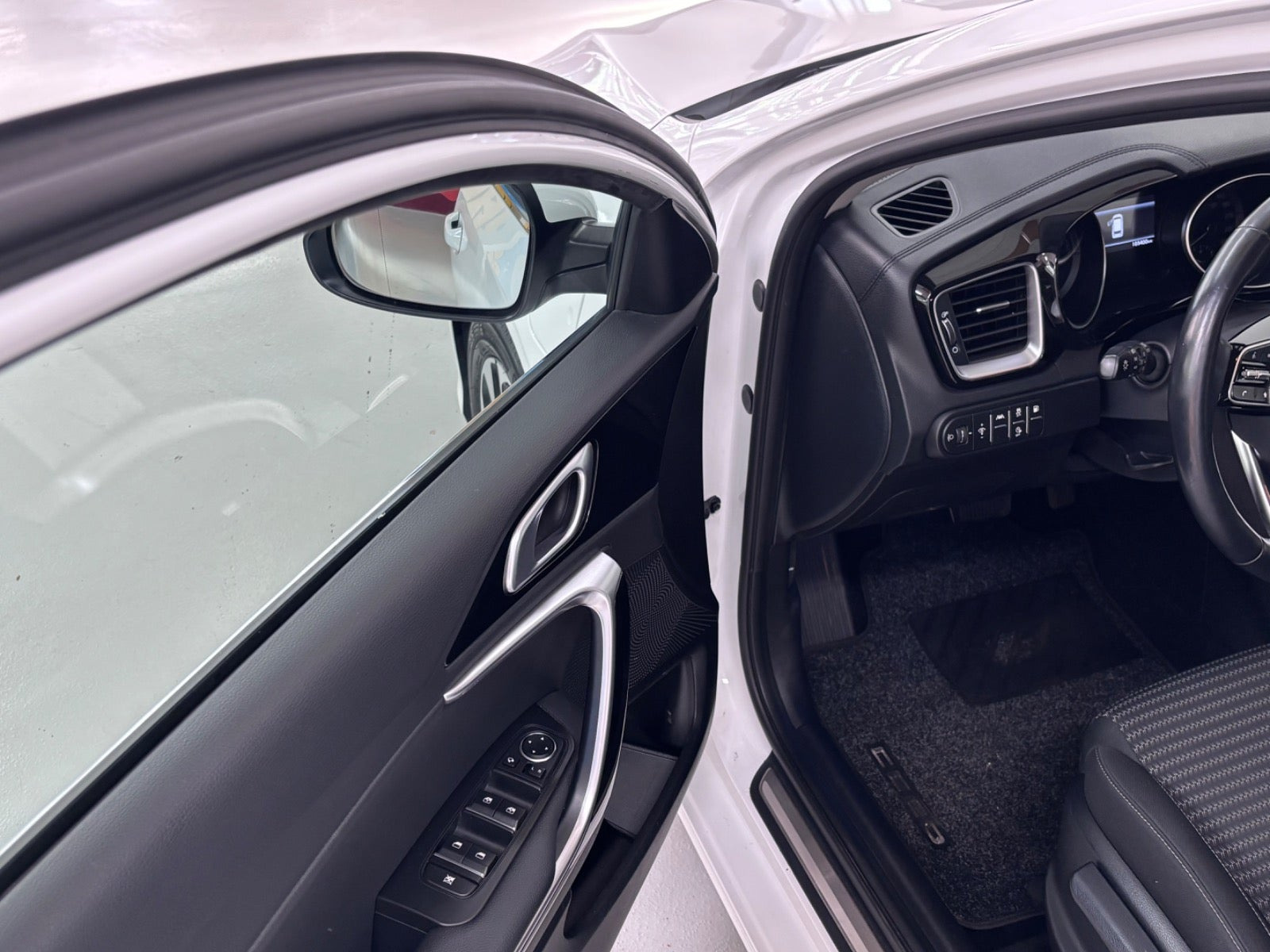 Hvid Kia Ceed fra 2022