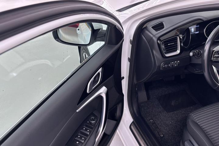 Hvid Kia Ceed fra 2022