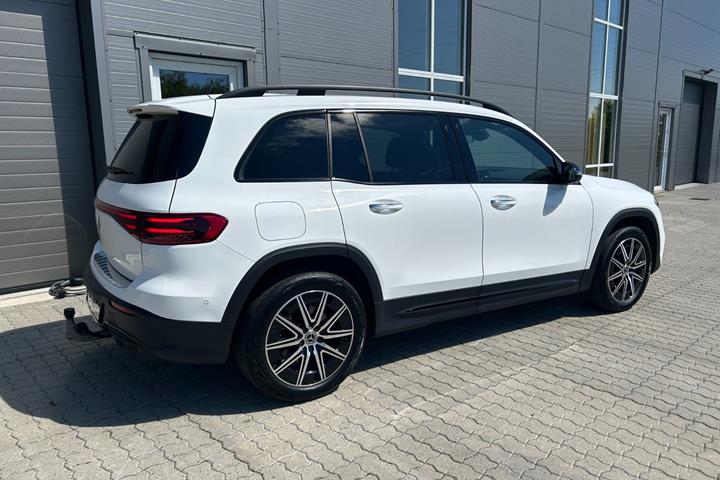 Hvid Mercedes EQB250+ fra 2025