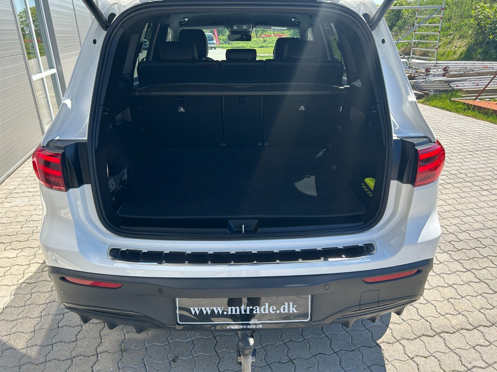 Hvid Mercedes EQB250+ fra 2025