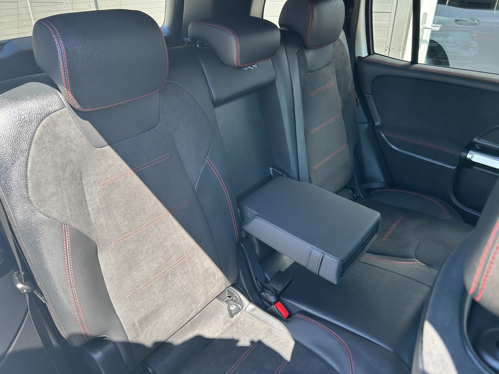 Hvid Mercedes EQB250+ fra 2025