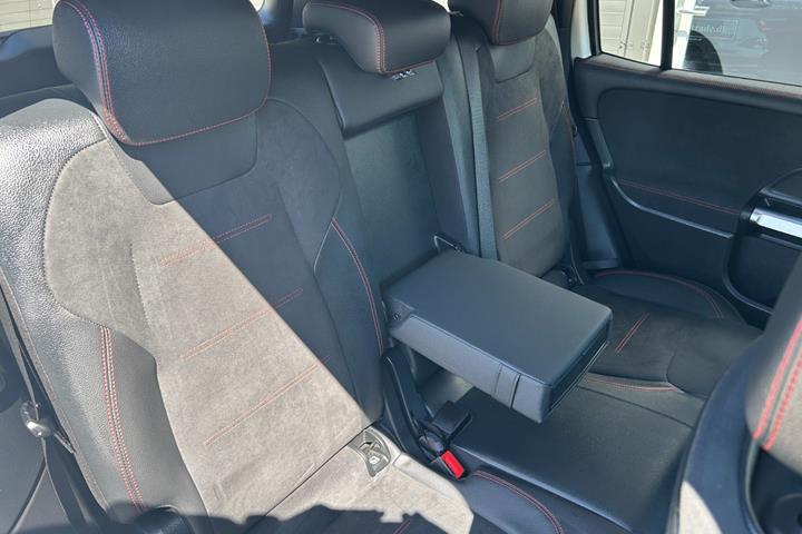Hvid Mercedes EQB250+ fra 2025