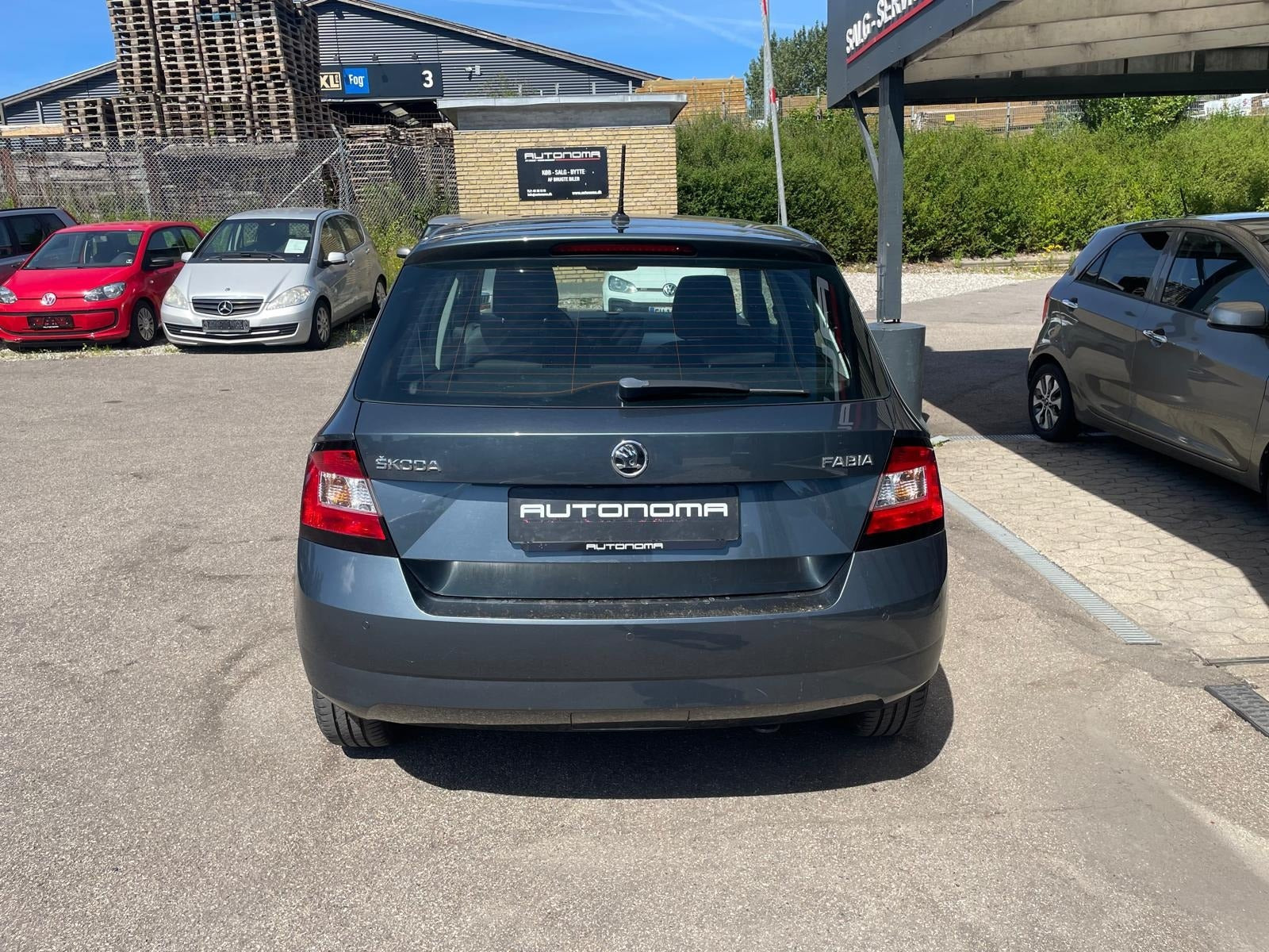Grå Skoda Fabia fra 2015