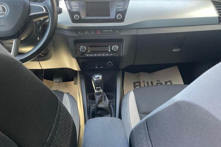Grå Skoda Fabia fra 2015