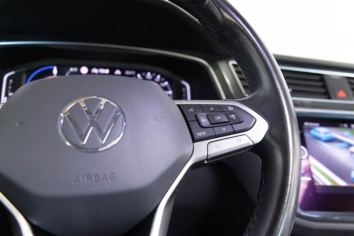 Grå VW Tiguan fra 2021