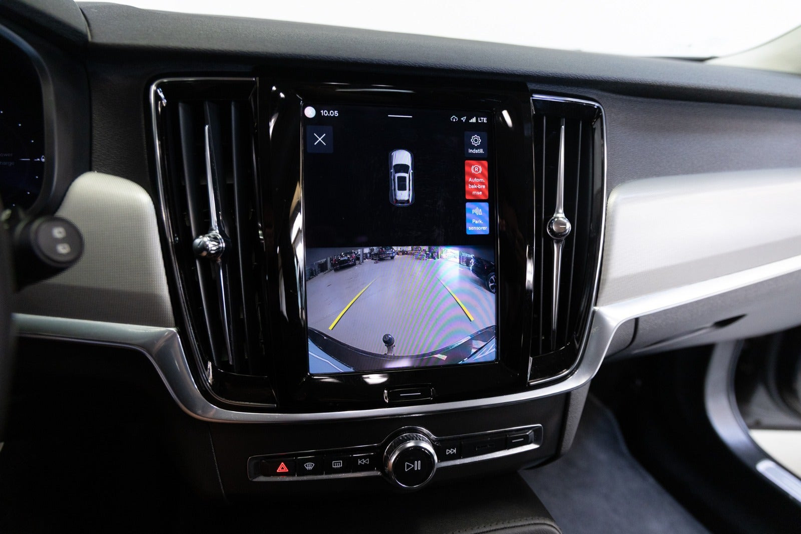 Grå Volvo V90 fra 2023