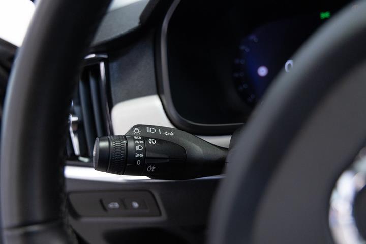 Grå Volvo V90 fra 2023