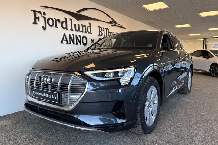 Grå Audi e-tron fra 2019 set udefra
