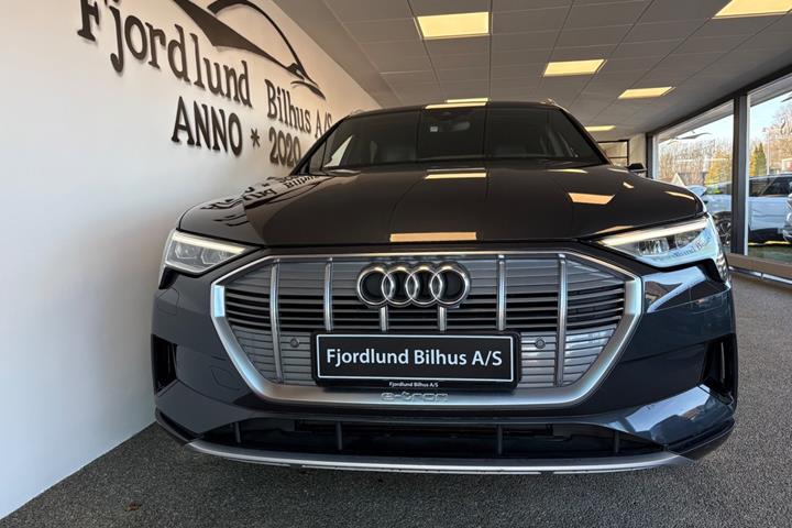 Grå Audi e-tron fra 2019