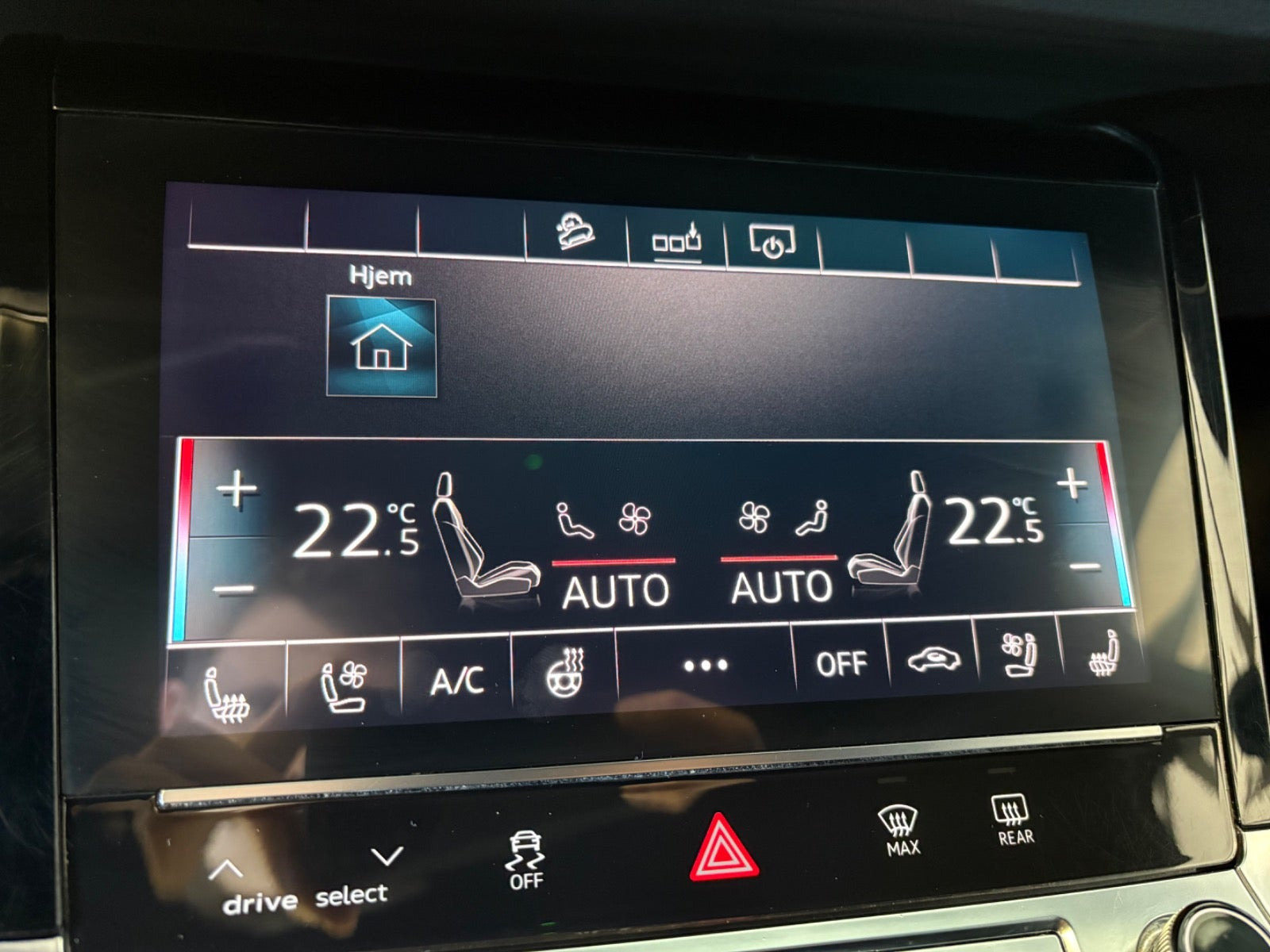 Grå Audi e-tron fra 2019