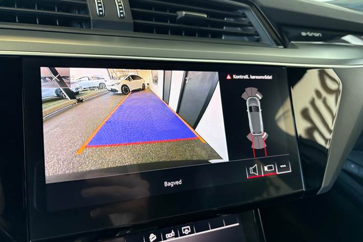 Grå Audi e-tron fra 2019