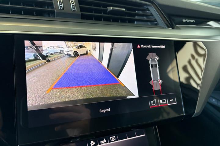 Grå Audi e-tron fra 2019