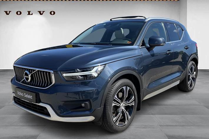 Blå Volvo XC40 fra 2021
