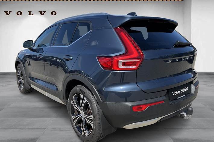 Blå Volvo XC40 fra 2021