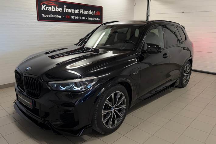 Sort BMW X5 fra 2022 set udefra