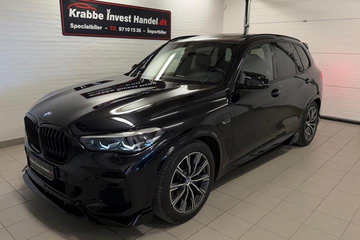 Sort BMW X5 fra 2022 set udefra