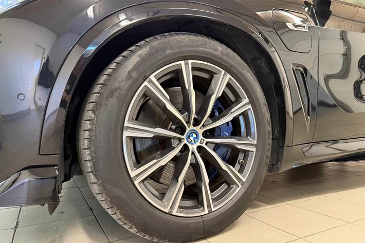 Sort BMW X5 fra 2022