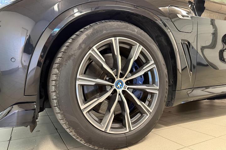 Sort BMW X5 fra 2022