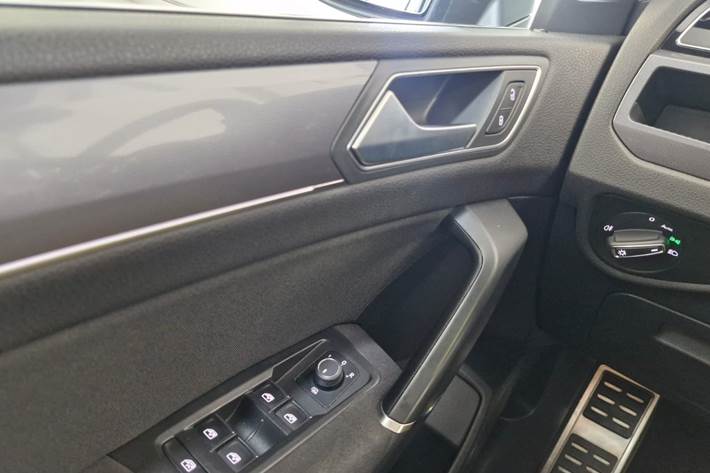 Sort VW Touran fra 2018