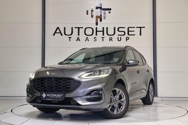 Grå Ford Kuga fra 2020 set udefra