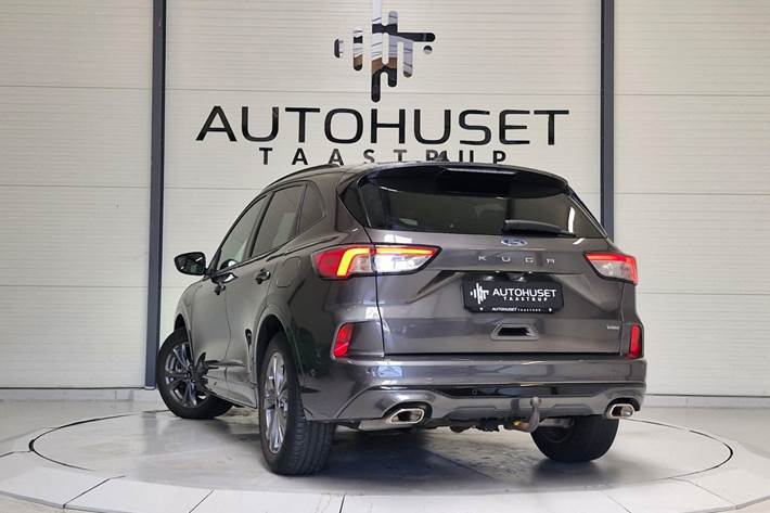Grå Ford Kuga fra 2020
