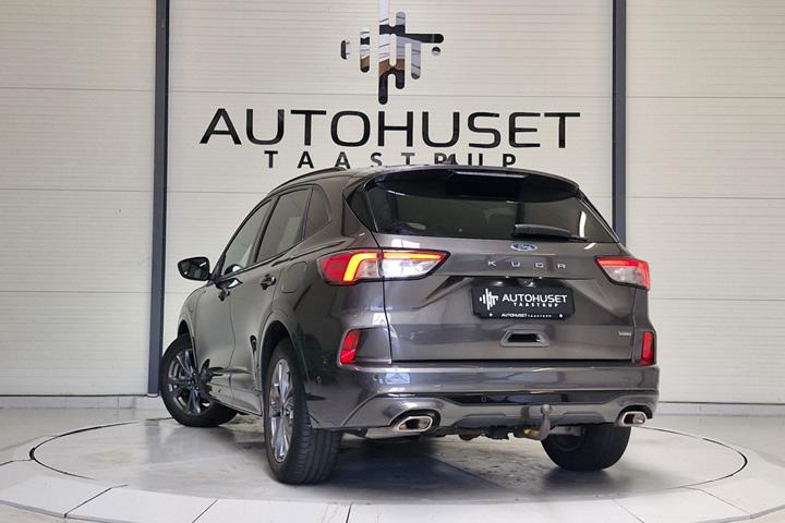 Grå Ford Kuga fra 2020