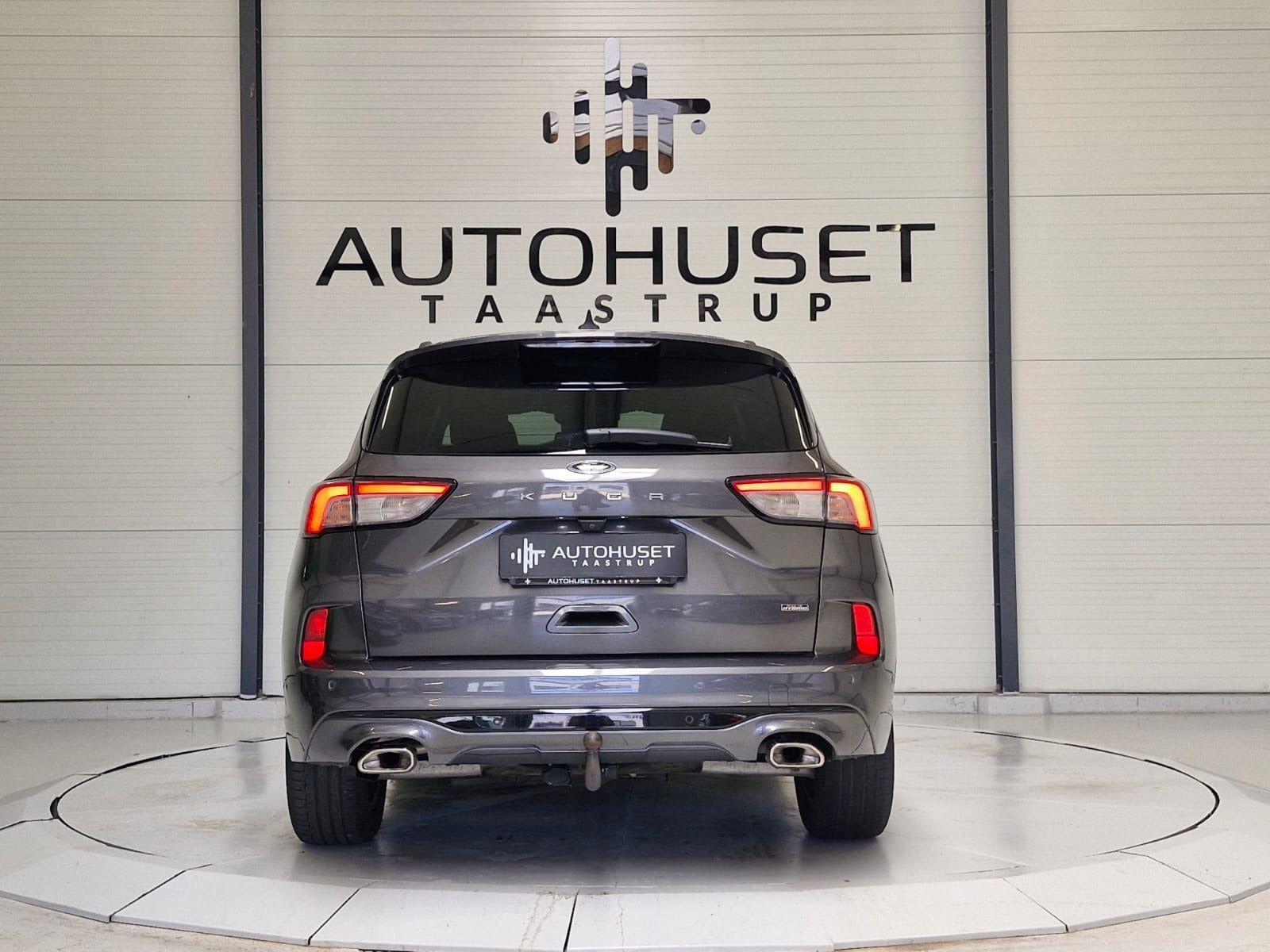 Grå Ford Kuga fra 2020