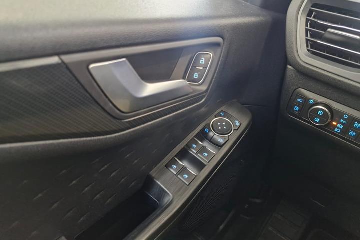 Grå Ford Kuga fra 2020